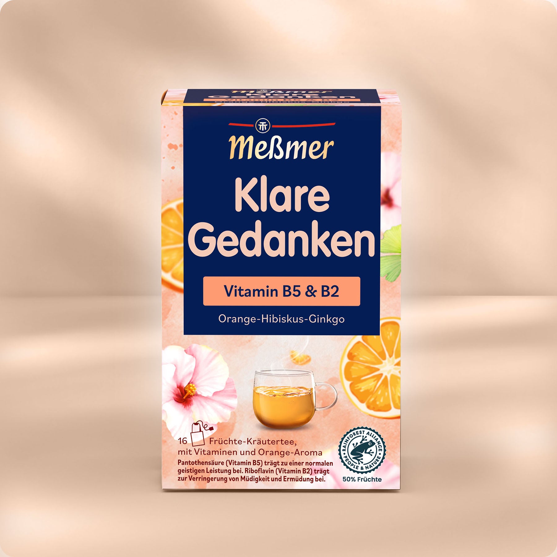 Eine Schachtel Meßmer DE Klare Gedanken mit farbenfrohem Orange-Hibiskus-Ginkgo-Kunstwerk; enthält 16 Frucht-Kräuterteebeutel, angereichert mit Vitamin B5 und B2 für einen erfrischenden Tee mit Orangengeschmack.
